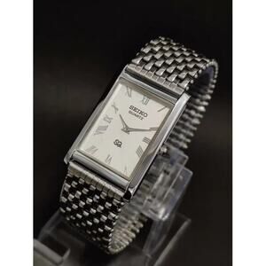 Vintage Style Seiko Quartz Mens Silver Watch & White accents W/ Metal Strap